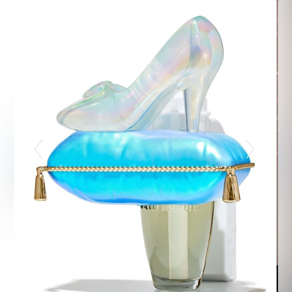 Cinderella Wallflowers Nightlight  Plug
Bath & Body Works Disney